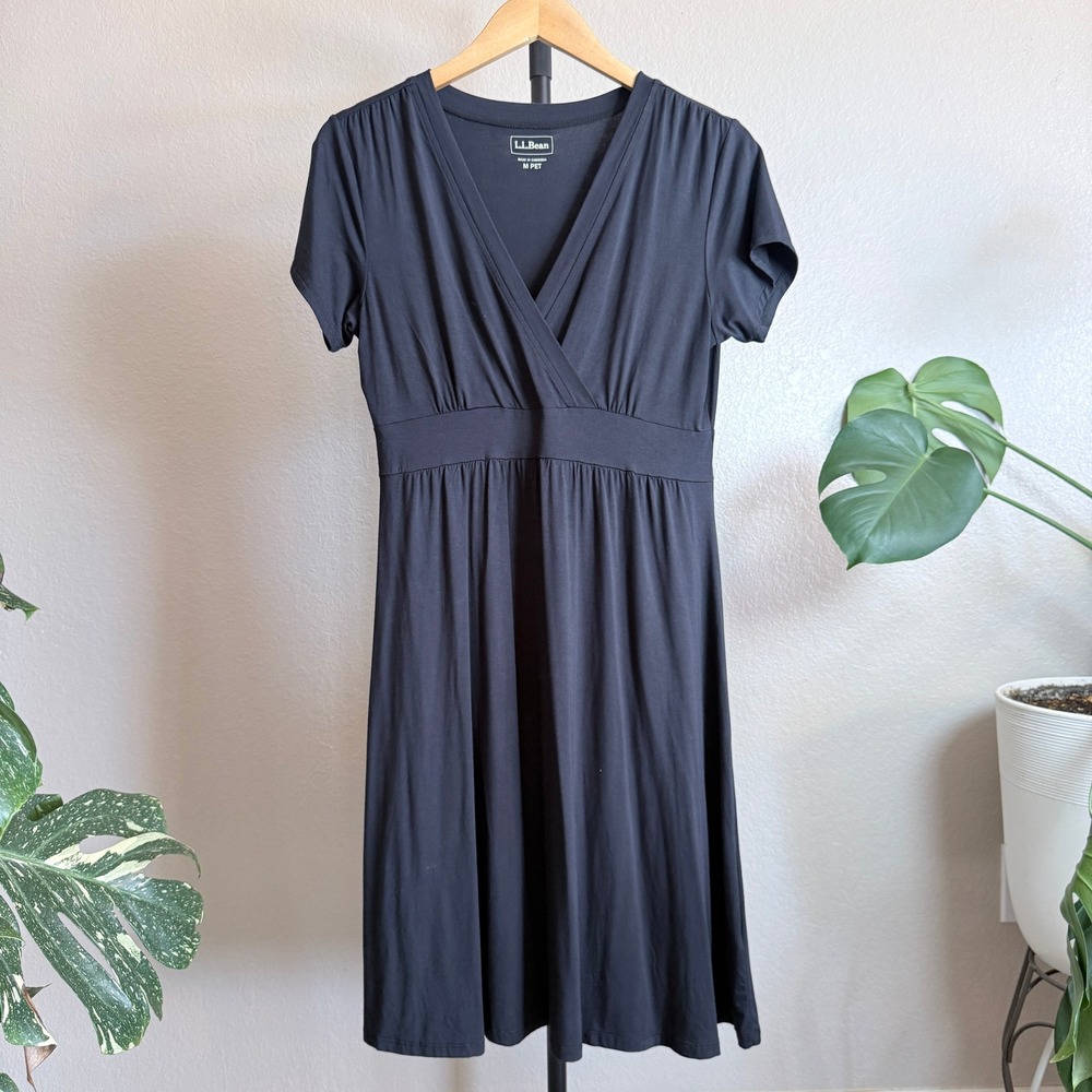 LL Bean Womens Medium Petite Black Surplice V-Neck Jersey Knit Dress Soft Rayon
